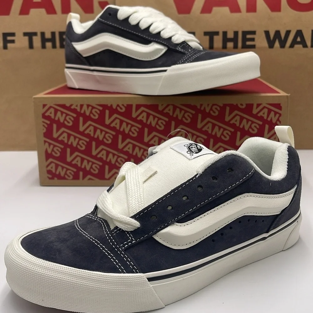 Vans Men’s Gray and White Sneakers Knu Skool
Pig Suede Gray
VN000CS0BGF - Picture 7 of 16